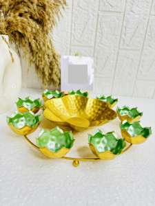 Bol de service Urli en laiton martelé personnalisé, forme de lotus, plaqué or et vert, idéal pour la décoration de la maison, des hôtels et des événements Diwali – Vente chaude - Product Image 3