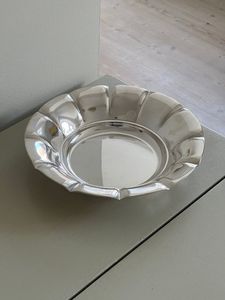 Bol à fruits design moderne avec poignées et base sur piédestal pour la décoration de fêtes, présentoir de vaisselle, centre de table, articles de décoration, bols argentés - Product Image 4
