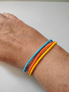 Bracelet extensible artisanal en perles fines multicolores de luxe, perles de rocaille orange, cadeau, vente en gros - Product Image 3