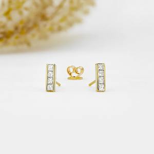 Boucles d'oreilles minimalistes en or 14 carats avec diamant de laboratoire taille princesse, élégantes boucles d'oreilles clous en ligne de diamants pour femmes, cadeau de joaillerie fine - Product Image 3