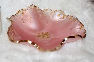 ถาดเสิร์ฟเรซิ่นสีชมพูขนาดใหญ่ งานฝีมือเหนือกาลเวลา ล้างทำความสะอาดได้ ปรับแต่งได้ พร้อมตกแต่งด้วยเกล็ดทองคำวาดด้วยมือ - Product Image 6