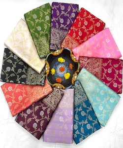 Sari de Seda Negra con Bordado Dorado, Traje Tradicional Indio para Bodas, Estilo Banarasi, Sari Largo Hasta el Suelo para Mujer - Product Image 5
