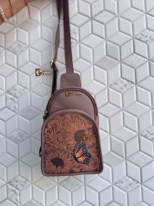 Sac à bandoulière en cuir véritable de haute qualité, sculpté et travaillé, élégant et tendance, sac de voyage, facile à transporter, multi-usages - Product Image 3