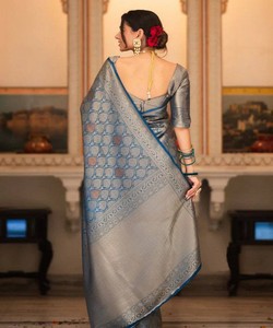 Sari Tradicional Indio de Seda con Borde Azul Estampado para Bodas, Estilo Banarasi, Largo hasta el Suelo, Corte Regular para Mujer - Product Image 2