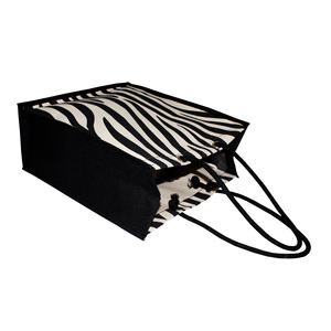 Sac fourre-tout en toile de coton naturel pour femmes, 10 oz, imprimé à rayures zébrées, laminé PP, personnalisable, sac de shopping - Product Image 4