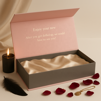 Boîte cadeau rigide magnétique haut de gamme avec inserts en satin et éponge et logo en feuille d'or pour l'emballage de cosmétiques et de produits de beauté