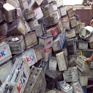 Déchets de batteries au plomb déchargées de haute qualité, en vrac, emballés par palettes, prêts à être expédiés - Product Image 2