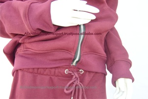 Survêtement deux pièces bordeaux pour femme, coupe classique, en tissu peigné, écologique, collection automne, étiquette personnalisée, commande en gros - Product Image 5