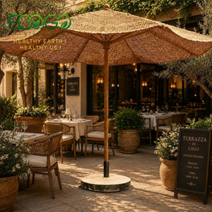 Parasol rustique fait main en fibre de coco naturelle pour l'extérieur, idéal pour la décoration de jardins et de complexes hôteliers par Eco2go Vietnam - Product Image 1