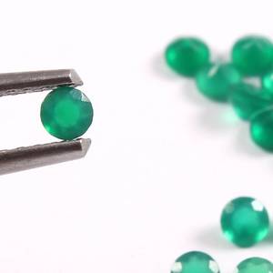 Pierre précieuse ronde en onyx vert de 4 mm, coupée, en vrac, prix d'usine, qualité supérieure pour la fabrication de bijoux, vente en gros - Product Image 2