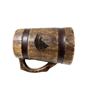 Taza de madera grabada personalizada con correa de cuero – Regalo rústico para amantes de las bebidas - Product Image 1