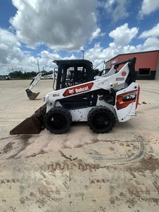 Cargadora Compacta S76 2022 con Cabina Cerrada, Máquina de Construcción de Alto Rendimiento - Product Image 2