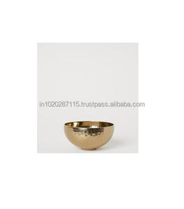 Bol de service unique en laiton martelé pour les arrangements d'événements culturels, le service de nourriture traditionnelle et la décoration de mariage indien - Product Image 3