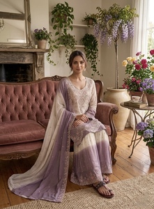 Ensemble élégant de soirée en georgette bicolore, comprenant un haut, un palazzo et une dupatta, orné de broderies complexes et de fils décoratifs, au design raffiné. - Product Image 2