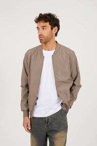 ราคาขายส่งจากผู้ผลิตในปากีสถาน เสื้อแจ็คเก็ตบอมเบอร์ผู้ชายสำหรับฤดูหนาว สไตล์สตรีทแวร์ คุณภาพสูง กันลม ระบายอากาศได้ 100% - Product Image 4