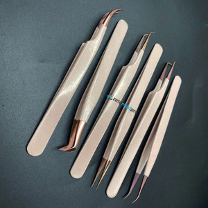 Pince à épiler professionnelle en acier inoxydable pointue pour extensions de cils, logo gravé sur mesure, design élégant or rose pêche, best-seller - Product Image 6