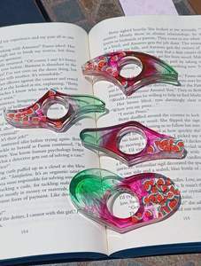 Support de page de livre en résine pour lecteur au pouce |   Cadeau de lecture unique pour les amateurs de livres et les étudiants - Product Image 4