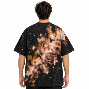 เสื้อยืดพิมพ์ลายกาแล็กซี่สำหรับผู้ชายพร้อมเอฟเฟกต์เมฆอวกาศแบบนามธรรมและพื้นหลังสีดำทรงโอเวอร์ไซส์ - Product Image 3