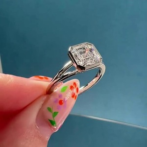 แหวนเพชรทรง Asscher 2 กะรัต เพาะเลี้ยงในห้องปฏิบัติการ ตัวเรือนทองคำขาว 14K ประดับเพชรแบบ Bezel Set พร้อมใบรับรอง IGI และเพชรความใส VVS - Product Image 3