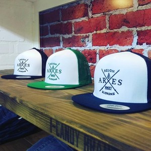 หมวกแก๊ป Snapback ดีไซน์และโลโก้สั่งทำได้ สีดำ ผ้าฝ้าย ทรง Unisex สไตล์สตรีท 6 แผง ปรับขนาดได้ - Product Image 3
