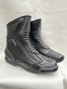 Zapatos de Motocicleta Cómodos y Modernos 2026, Zapatos de Carreras de Motocicleta Hechos de Cuero, Botas de Motociclista de Media Caña, Disponibles en 3 Colores - Product Image 3