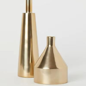 Vase décoratif en métal artisanal, idéal pour les fleurs artificielles, les plantes séchées et la décoration intérieure élégante. - Product Image 1