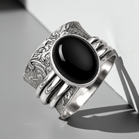 Gotischer schwarzer Onyx-Ring mit Blumenmuster, handgefertigt, leicht, versilbertes Messing für Damen und Herren