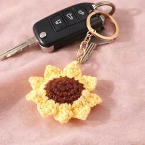 Mini porte-clés tournesol au crochet fait main, fleur tricotée, design personnalisé, cadeau écologique - Product Image 2