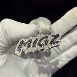 Colgante de Plata 925 Personalizado con Nombre, Joyería Hip Hop Iced Out, Micro Pavé con Diamantes de Imitación Moissanite, Colgante con Letra Personalizada para Hombres y Mujeres - Product Image 3