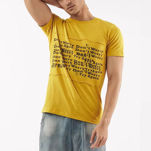 Créez votre propre t-shirt pour homme avec une coupe décontractée et une finition soignée, idéal pour les tenues décontractées en extérieur. - Product Image 3