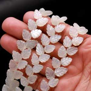 Cuentas de piedra lunar blanca natural en forma de hoja de 10-11 mm, cuentas de piedra preciosa talladas a mano, cuentas sueltas de piedra lunar blanca para la fabricación de joyería. - Product Image 4
