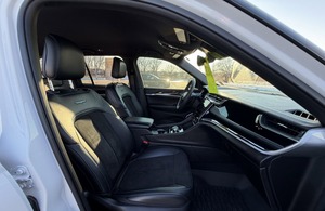 Jeep Grand Cherokee 4xe Trailhawk de luxe 2024 avec navigation et transmission intégrale - Product Image 5