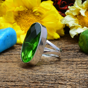 Bague en argent sterling 925 avec pierre précieuse péridot topaze ovale longue, sertie en clos, faite à la main, pierre naturelle verte - Product Image 1
