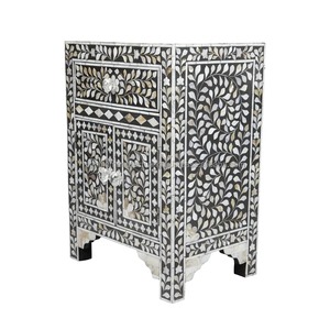 Decoración para el Hogar, Mesita de Noche de Estilo Árabe con Mosaico de Conchas Naturales y Patrón Floral - Product Image 1