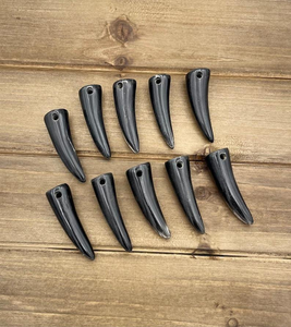 Botón de cuerno de búfalo natural hecho a mano de primera calidad con 2 agujeros para cierre de ropa exterior informal al mejor precio - Product Image 1