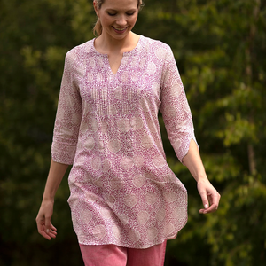 Haut long KURTA style raspberry rouge et rose, motif circulaire, 100% coton, imprimé en bloc, haut à plis pour femmes - Product Image 3