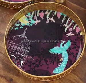 Plateau décoratif rond en fer de luxe avec motif floral de magnolia sur fond turquoise et bordure découpée en jaali argenté - Product Image 2