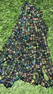 ลูกปัดโอปอลไฟเอธิโอเปียสีดำธรรมชาติ Trimurti Gems ขนาด 3-6 มม. |   สร้อยคอประดับพลอยหลวมที่ได้รับการรับรองจากผู้ที่ไม่ใช่ฝ่ายใด - Product Image 2