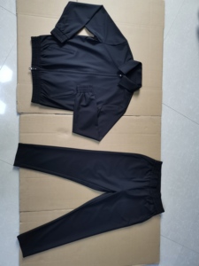 Survêtement unisexe noir à fermeture éclair intégrale, couleur unie, vêtement décontracté avec poches latérales, coupe classique, style automne, 100% polyester - Product Image 1