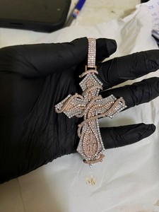 Colgante de cruz bicolor con diseño de filigrana, moissanita VVS, plata de ley 925, chapado en oro de 14K, certificado GRA, joyería hip hop - Product Image 1