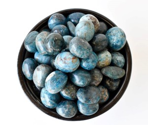 Piedras de Apatita Azul de Primera Calidad al por Mayor, Piedras Crudas Pulimentadas, Ecológicas, de Forma Ovalada, Decoración Feng Shui para el Hogar - Product Image 1