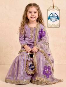 Ensemble Sharara en soie GMY Royal Lavender pour enfants avec broderies lourdes et dupatta en organza - Product Image 2