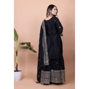 Ensemble Sharara brodé de créateur avec dupatta et salwar kameez en polyester pour les occasions de mariage - Product Image 6