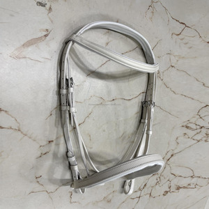 Brida de Cuero Blanco de Alta Calidad para Carreras con Riendas de Cuero Trenzado, Muserola y Frontal Acolchados - Product Image 1