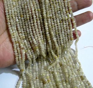 Cuentas facetadas de cuarzo rutilado dorado natural de 3-4 mm, vendidas por hebra de 13 pulgadas de largo, cuentas semipreciosas de rutilo dorado. - Product Image 2