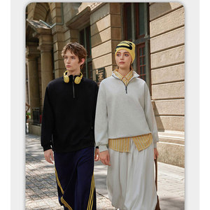 Pull de golf à col zippé pour hommes et femmes en tissu satiné, respirant et anti-UV, conçu pour une flexibilité de swing par temps chaud ou frais - Product Image 6