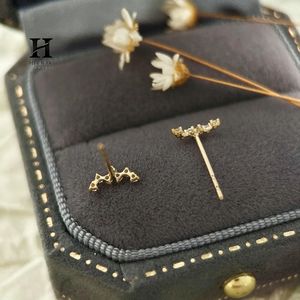 Pendientes de Diamantes Curvos Delicados en Forma de Racimo – Oro de 14k con Diamantes Certificados – Fabricante de Joyería Fina - Product Image 2