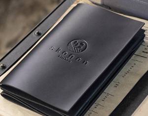 Porte-menu en cuir élégant et luxueux, design pliable, protection pour restaurant, café, hôtel, rechargeable, option de logo personnalisé - Product Image 1