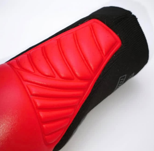 ถุงมือผู้รักษาประตูมืออาชีพคุณภาพสูง ปี 2025 26 ลดราคาพิเศษ ถุงมือโกลฟุตบอลลาเท็กซ์คุณภาพสูง พร้อม Ako - Product Image 4