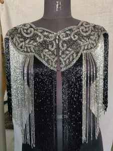 Cape d'épaule haut de gamme, richement brodée, ornée de paillettes et de perles, avec pompons, pour robes de soirée, et chaîne de corps de haute qualité en gros - Product Image 2